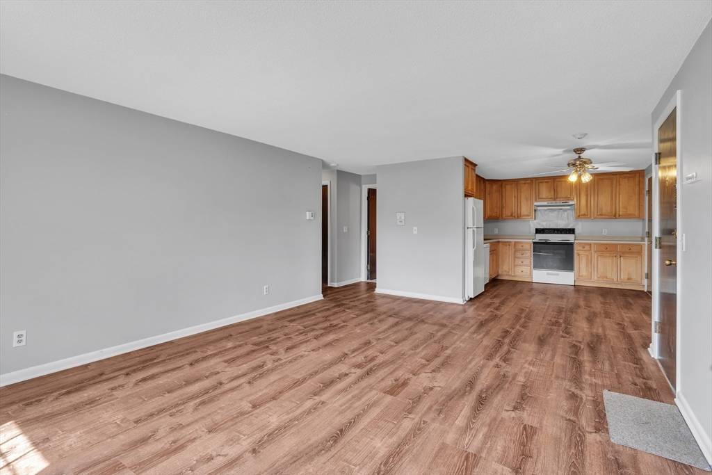 Medfield, MA 02052,89 Pleasant Street #5D