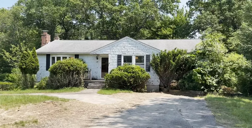 11 Glenwood St, Whitman, MA 02382