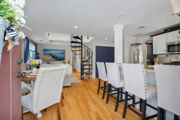 Plymouth, MA 02360,16 Main St #303