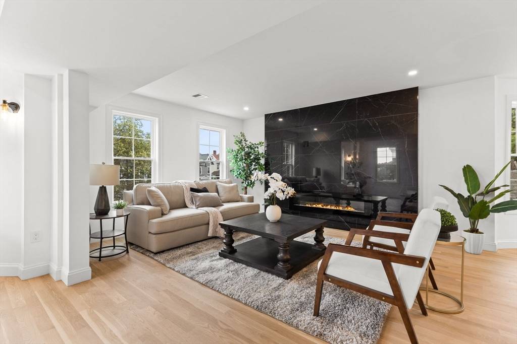 Boston, MA 02136,1135-1137 Hyde Park Ave