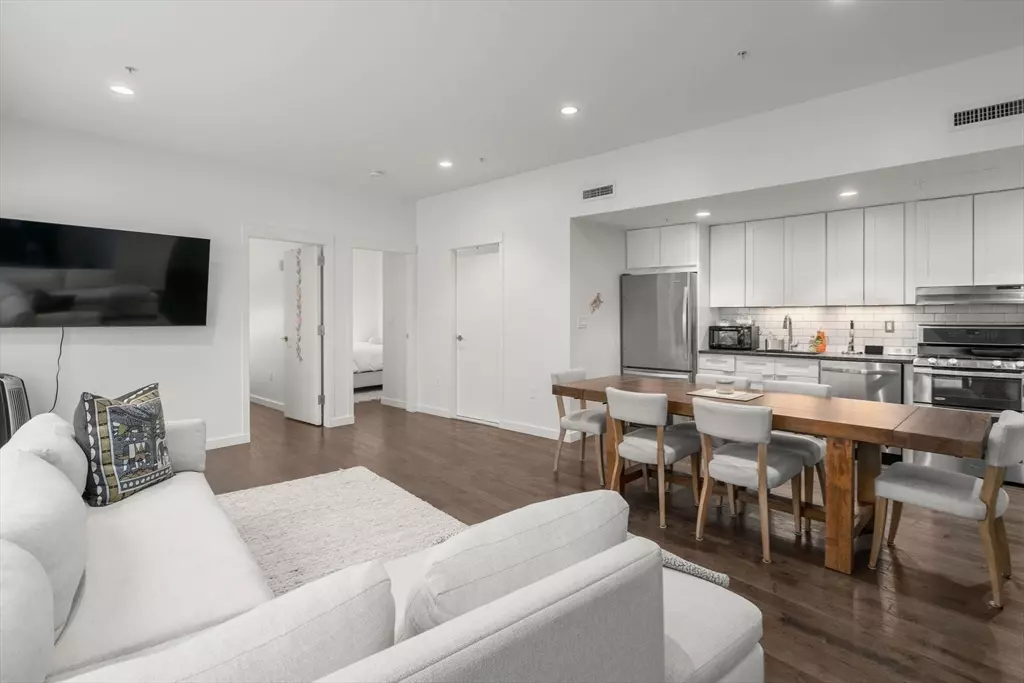 Boston, MA 02113,126 Salem #3