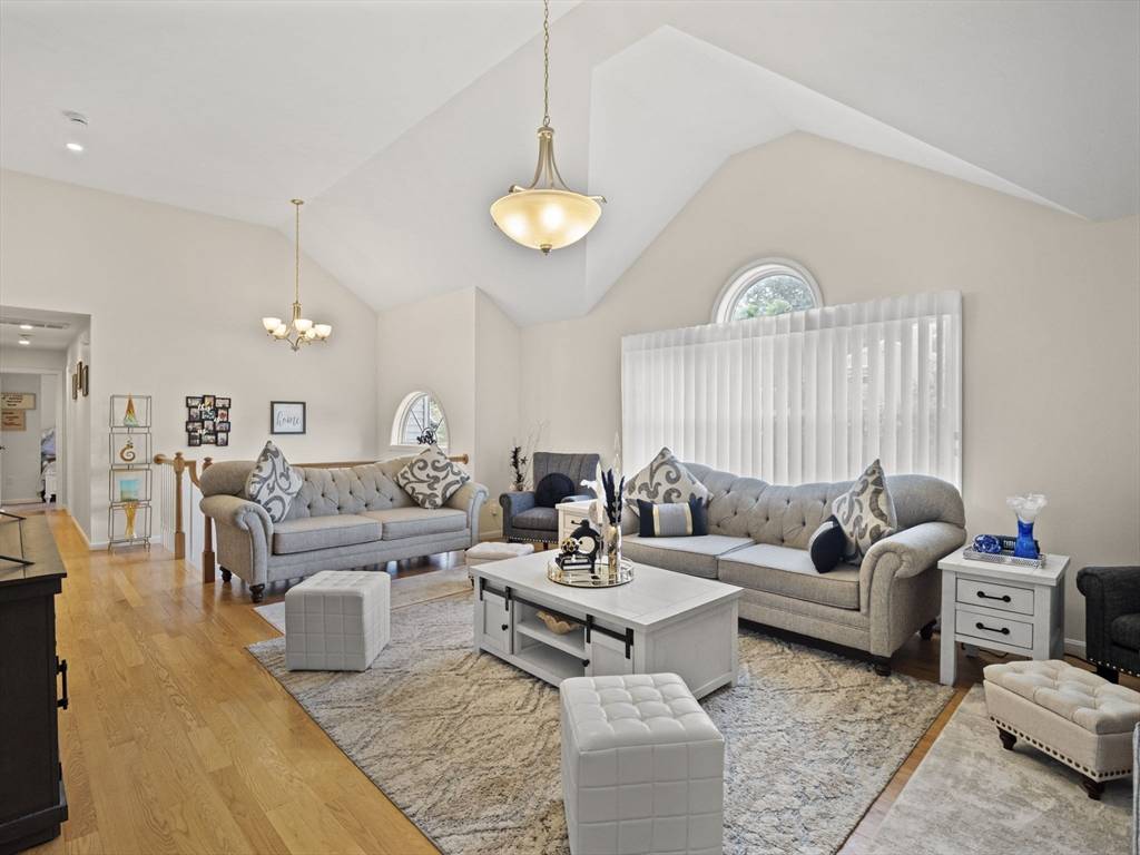 Peabody, MA 01960,2 Gedney Dr