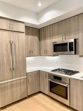 Hingham, MA 02043,10 Shipyard Drive #304