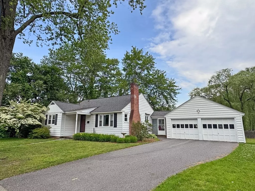 Greenfield, MA 01301,83 Smith Street