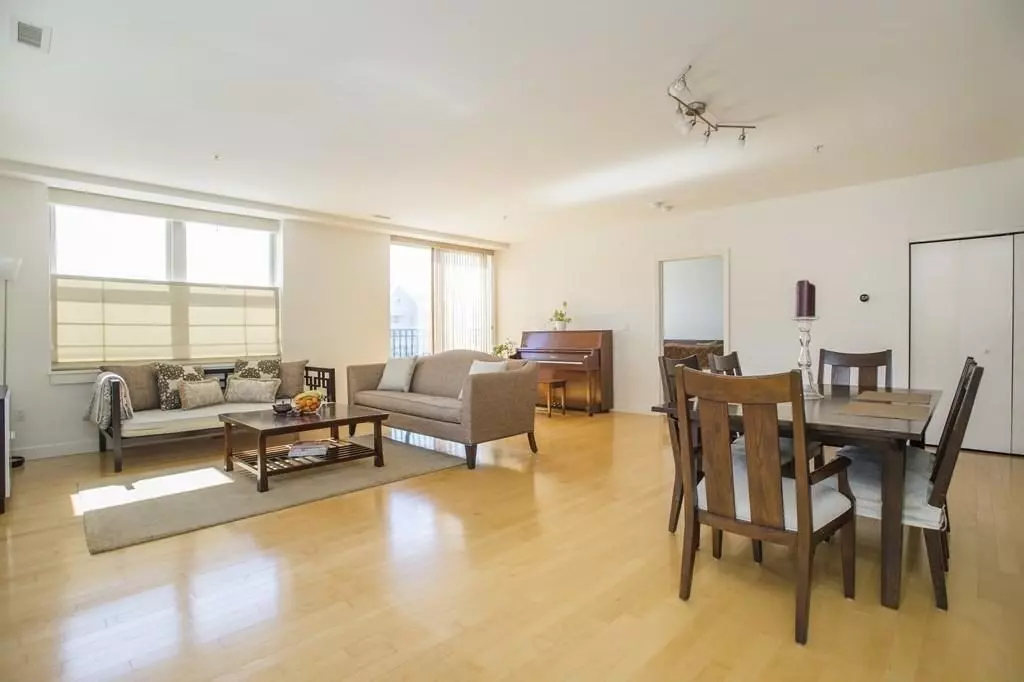 Brookline, MA 02445,323 Boylston Street #206