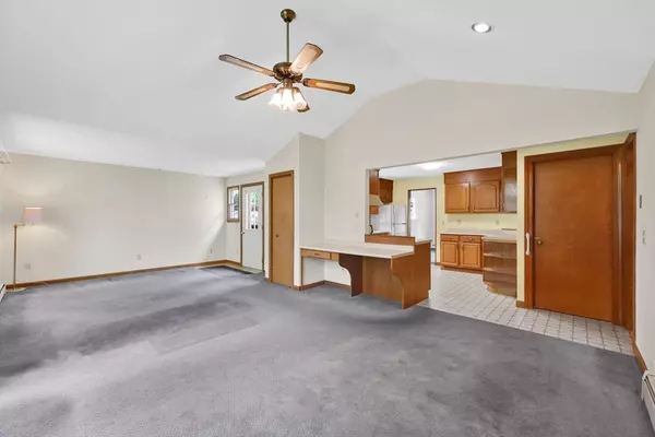 Ludlow, MA 01056,28 Bluegrass Ln