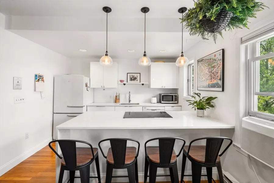 122 W 9th St #2, Boston, MA 02127