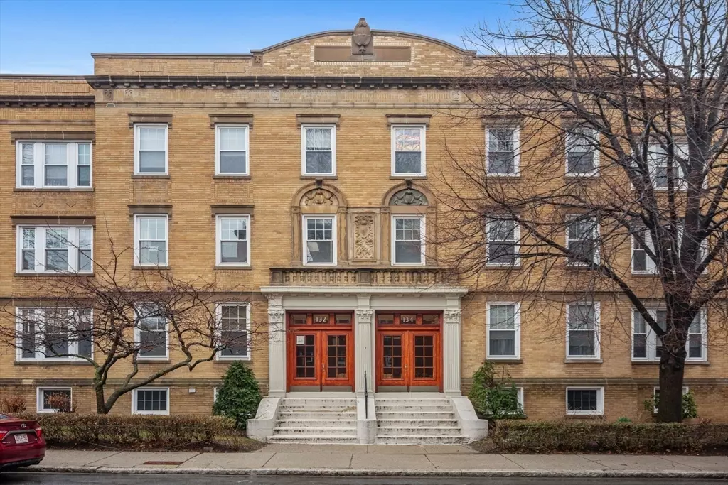 Brookline, MA 02446,132 Sewall Ave #B