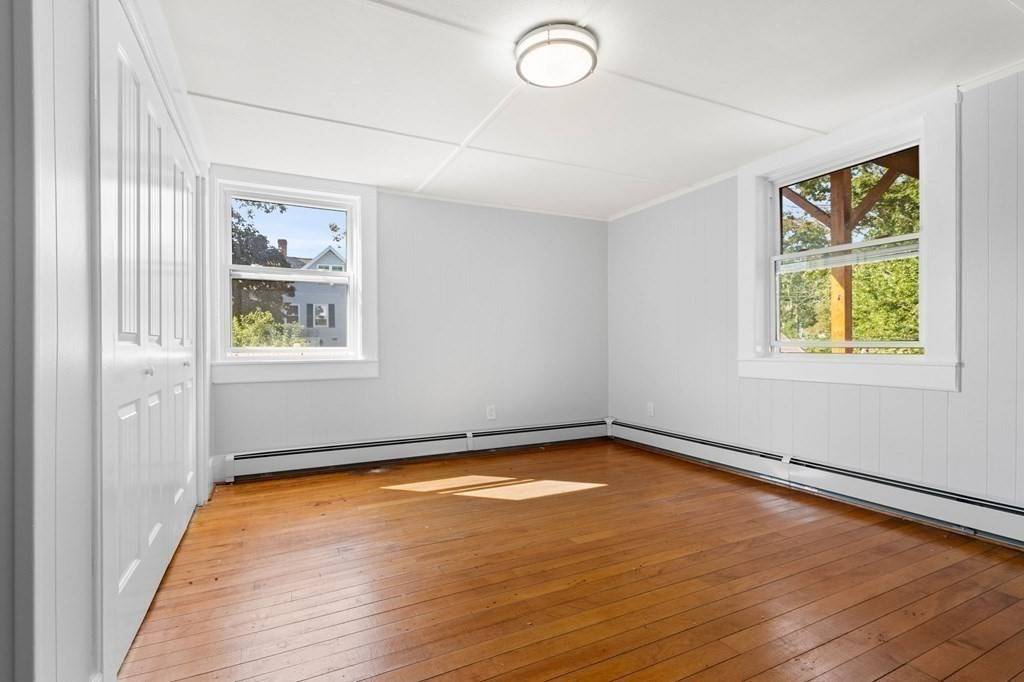 129 Friend St, Amesbury, MA 01913
