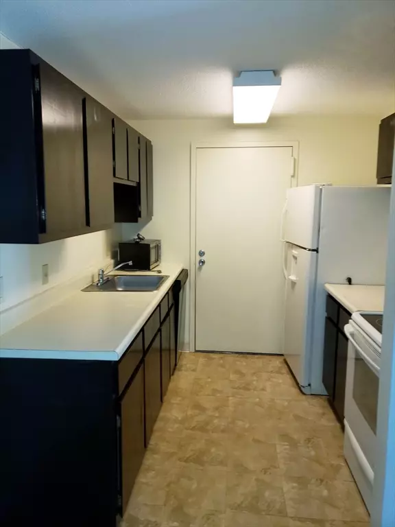 Natick, MA 01760,1 Post Oak Lane #21