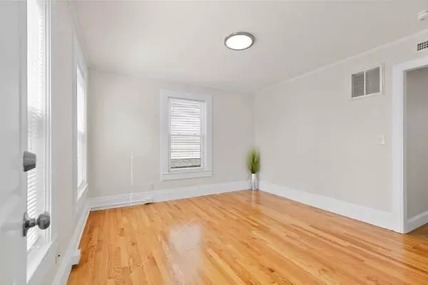 Gloucester, MA 01930,9 Foster Street #2