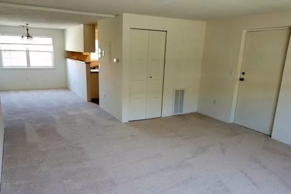 200 Bedford #9B, Woburn, MA 01801