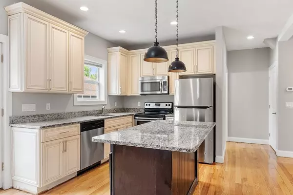 Saugus, MA 01906,483 Central St #A