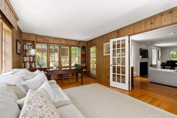 Newton, MA 02467,30 Edge Hill Rd