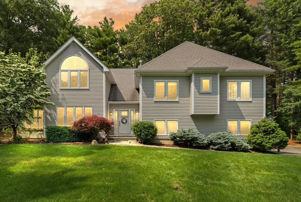 Canton, MA 02021,40 Strawberry Ln