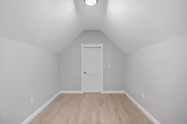 Boston, MA 02131,73R Knoll Street #73R