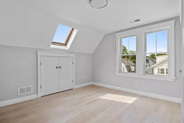 Boston, MA 02131,73R Knoll Street #73R