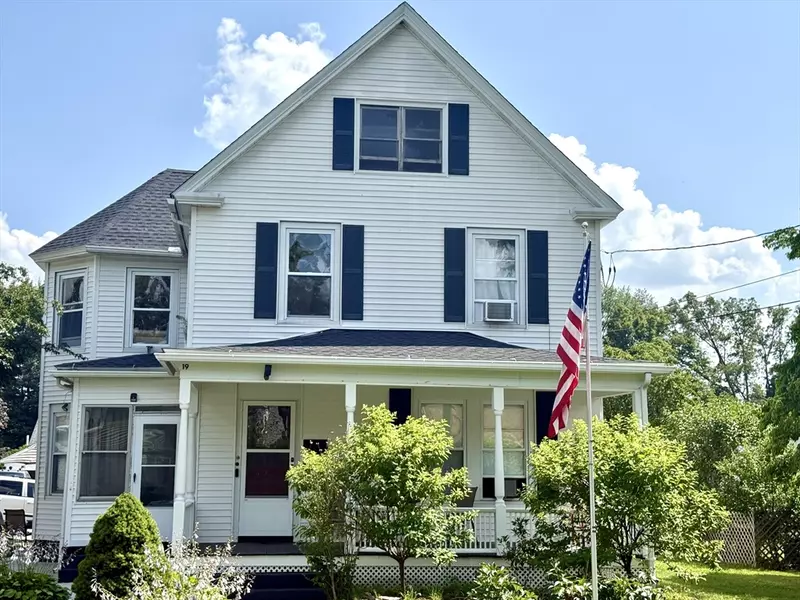 19 Chapel St, Shirley, MA 01464