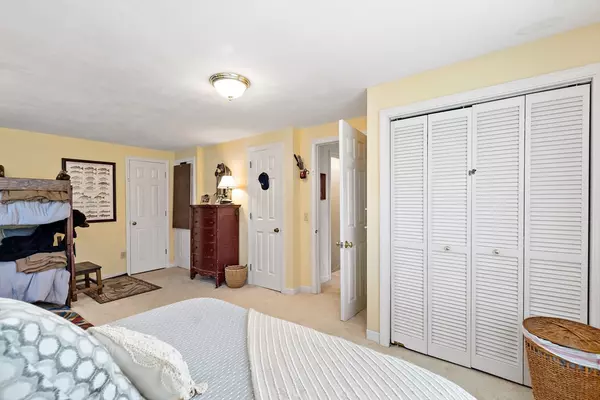 Bourne, MA 02559,39 Bennets Neck Dr