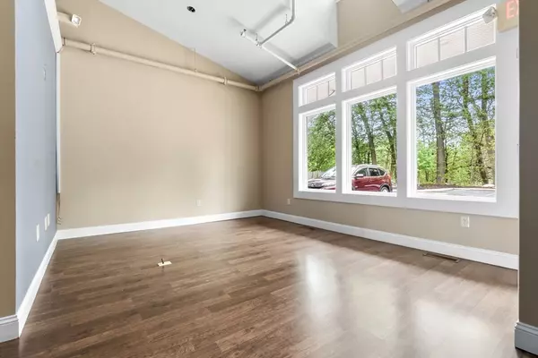 Amesbury, MA 01913,77 Macy Street