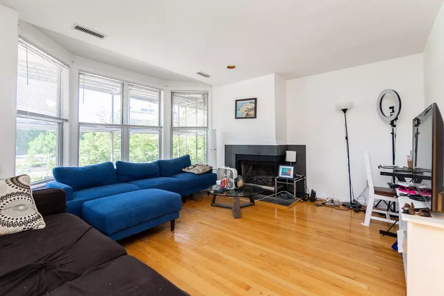 31 Henry St #31, Cambridge, MA 02139