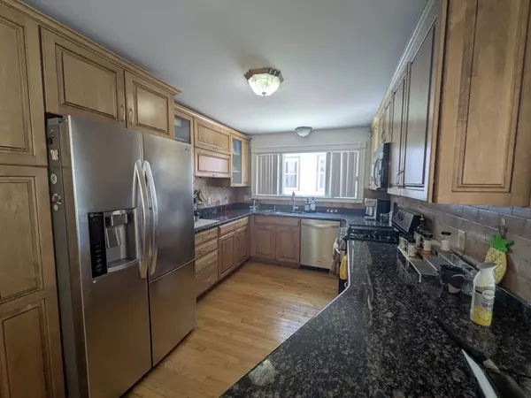 Watertown, MA 02472,18 Clyde Rd #18