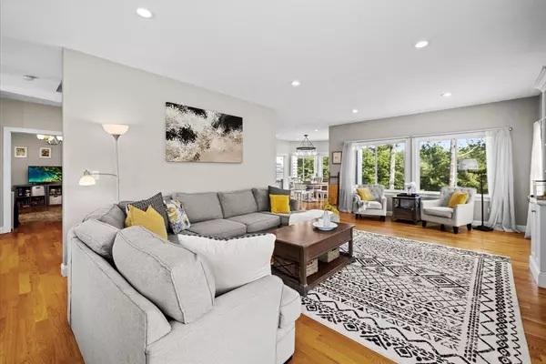 Kingston, MA 02364,294 Country Club Way