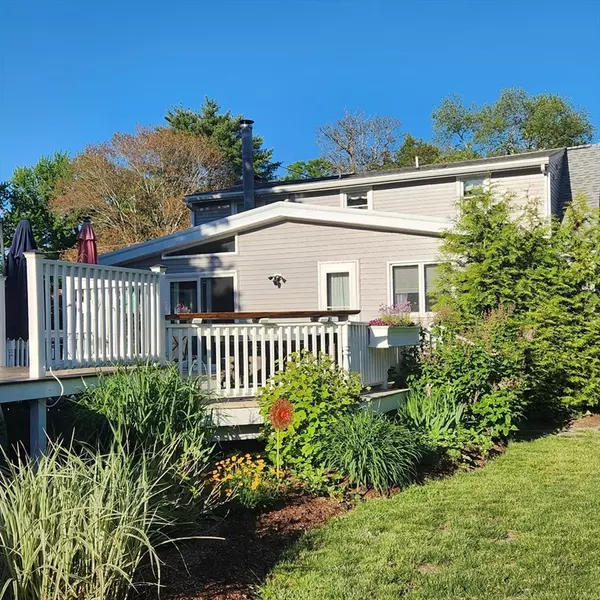 Salisbury, MA 01952,19 Maple St