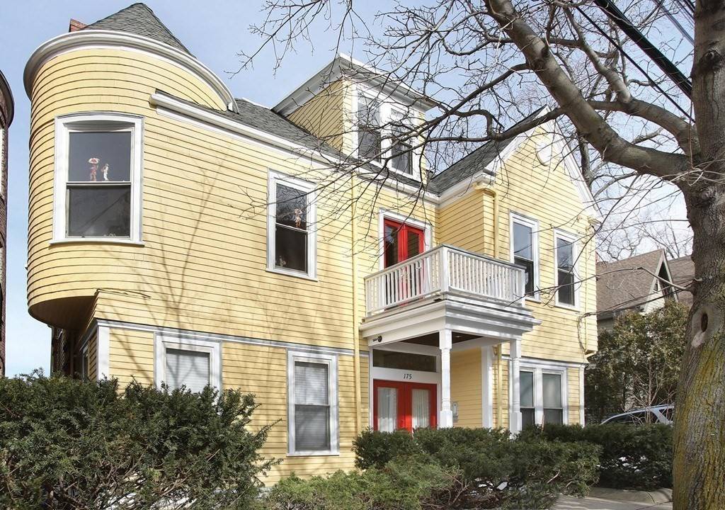 175 Winthrop Rd #3, Brookline, MA 02445