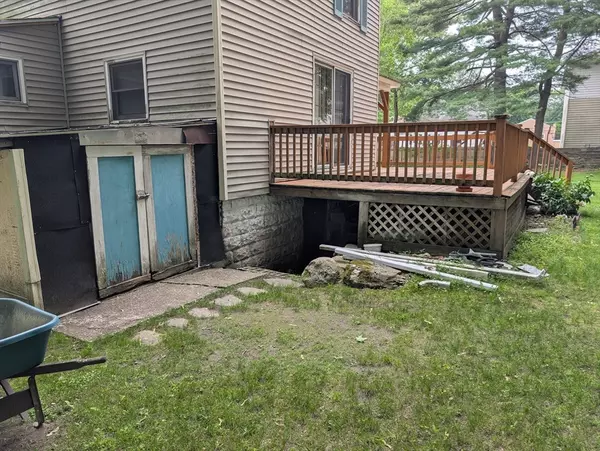 Webster, MA 01570,8 May St