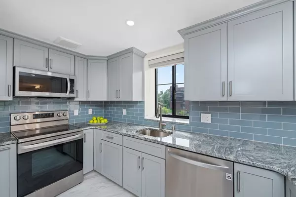 Stoneham, MA 02180,100 Ledgewood Dr #519