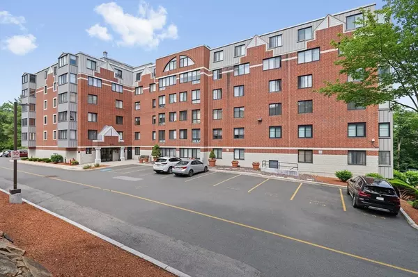 Stoneham, MA 02180,100 Ledgewood Dr #519