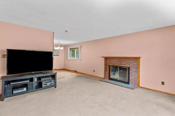 Saugus, MA 01906,9 Hilltop Ave