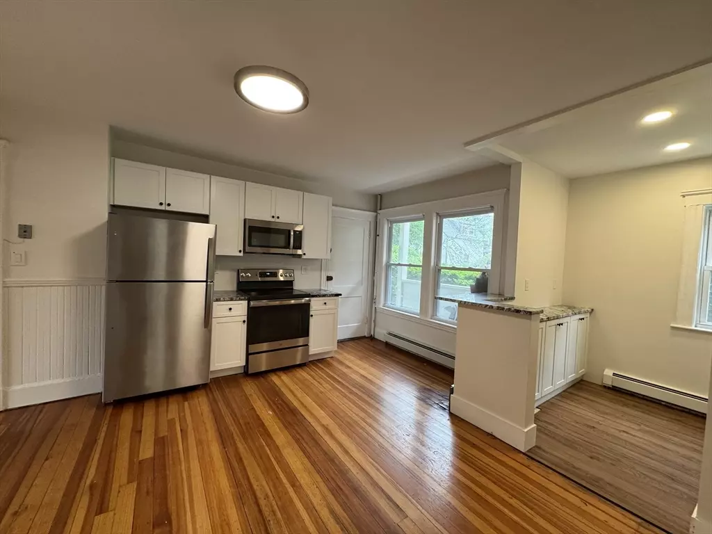 Salem, MA 01970,8 Glendale St #1R