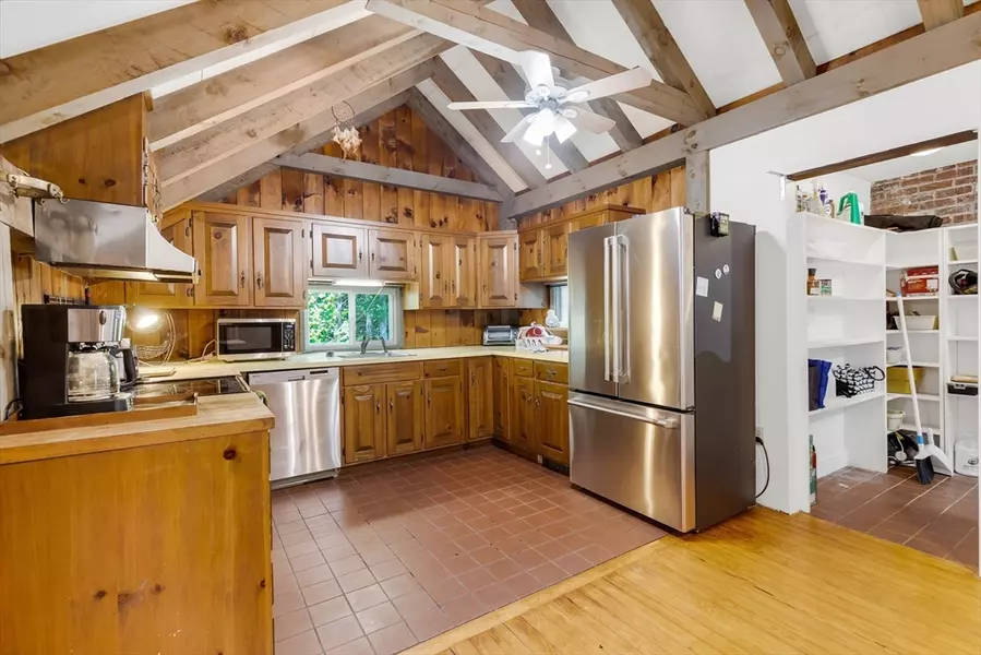 6 Turtleback Rd, Essex, MA 01929