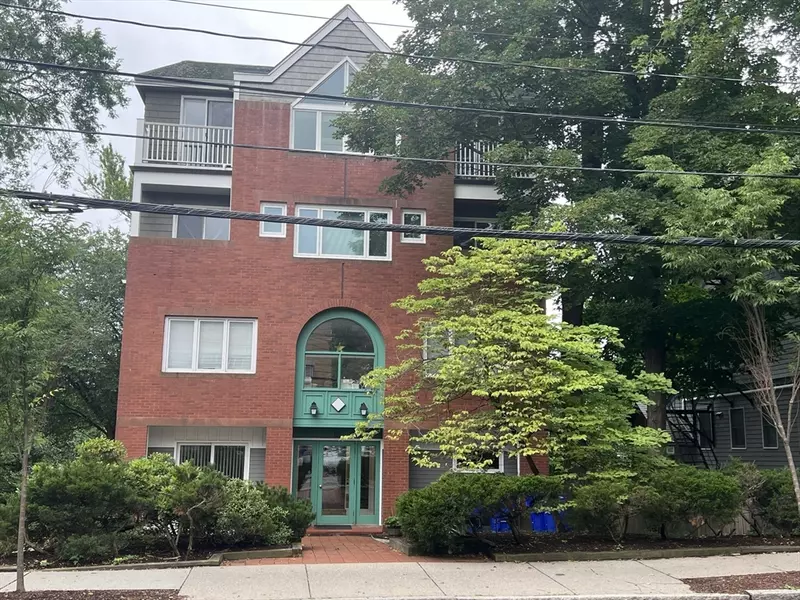 121 Longwood Ave #4B, Brookline, MA 02446