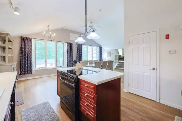 Holden, MA 01520,47 Dorothy Ave