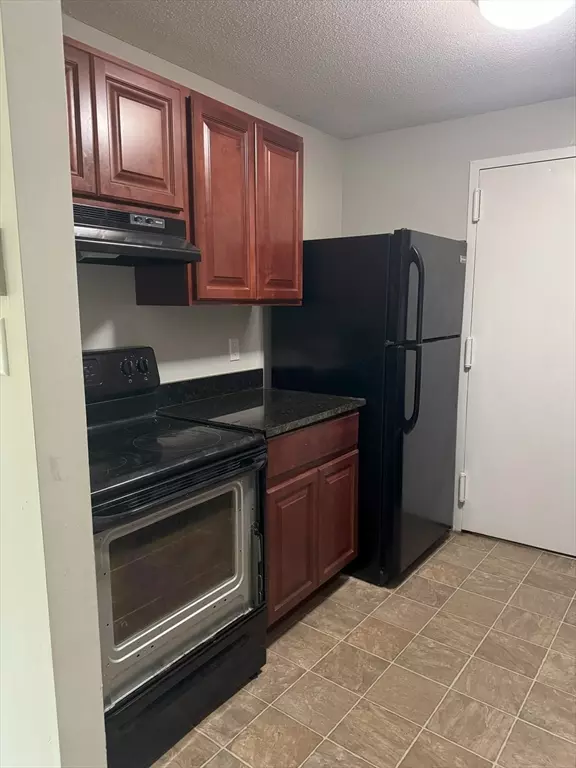 Natick, MA 01760,19 Village Hill Lane #6