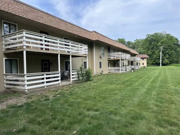 Westfield, MA 01085,82 South Maple Street #44