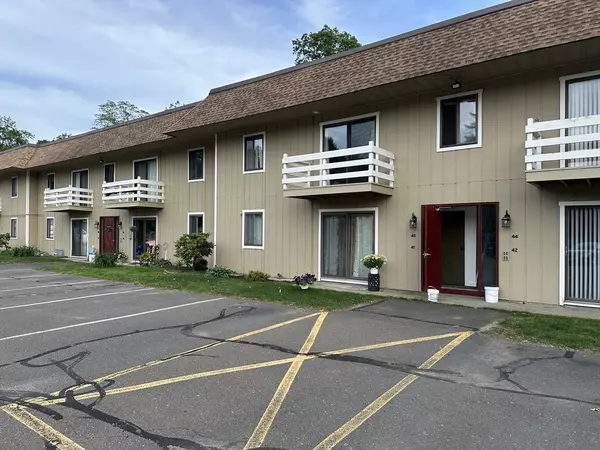 Westfield, MA 01085,82 South Maple Street #44
