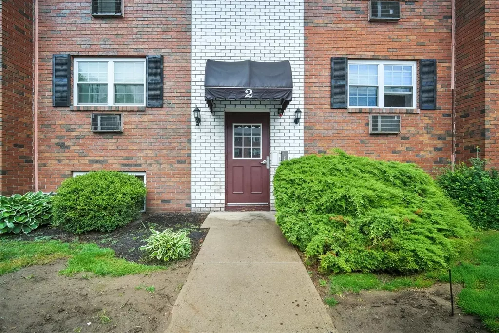 Holyoke, MA 01040,2 Maple Crest Cir #F