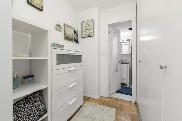 Boston, MA 02114,6 Whittier Pl #8P