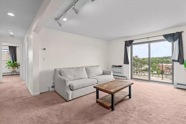 26 Waverly St #410, Boston, MA 02135