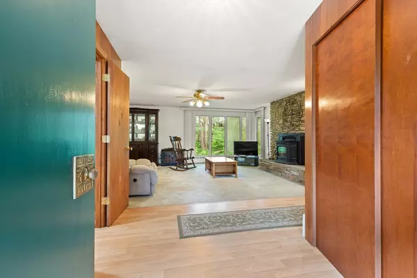 Paxton, MA 01612,5 Woodland Dr