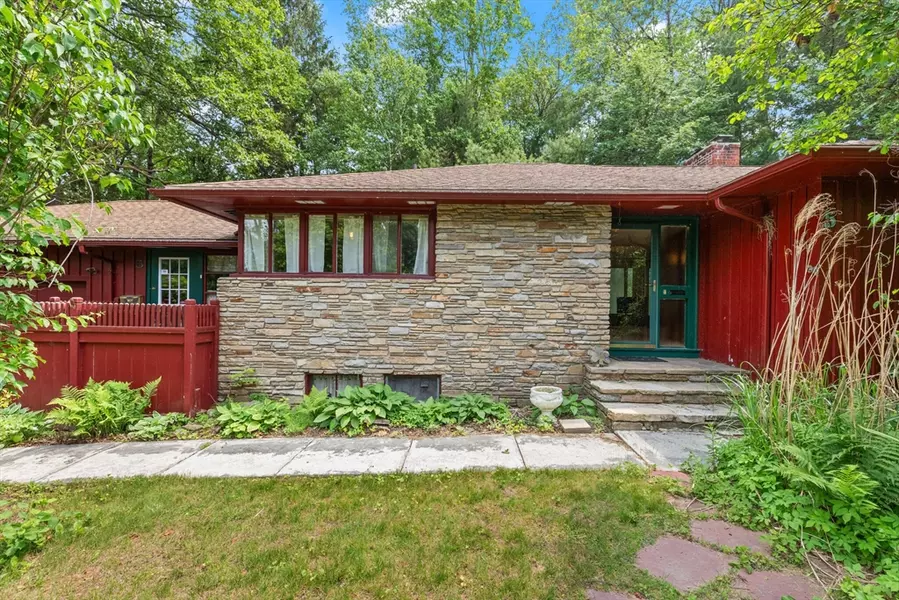 5 Woodland Dr, Paxton, MA 01612