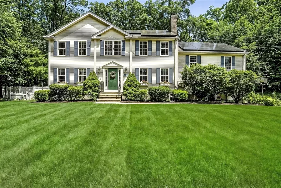 78 Milford St, Upton, MA 01568
