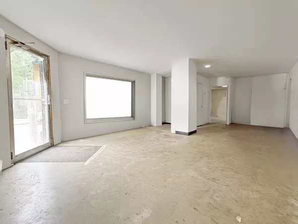 279-281 Paris Street #1, Boston, MA 02128