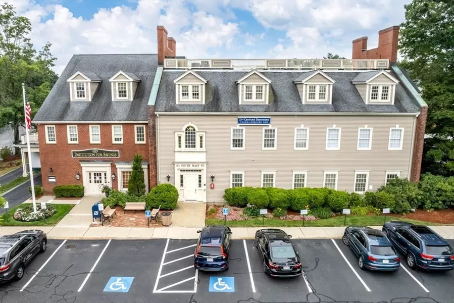 161 S Main St #208-210, Middleton, MA 01949