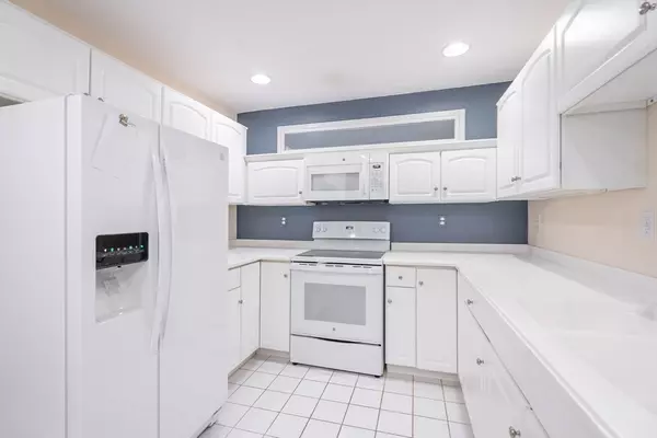 Holden, MA 01520,43 Blossom Sq #43
