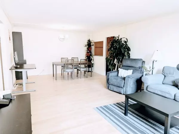 Brookline, MA 02445,99 Pond Ave #608